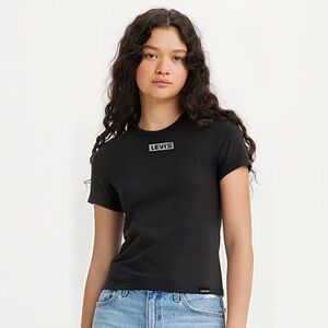 Levi’s Graphic Rickie Women’s Tee in Caviar L